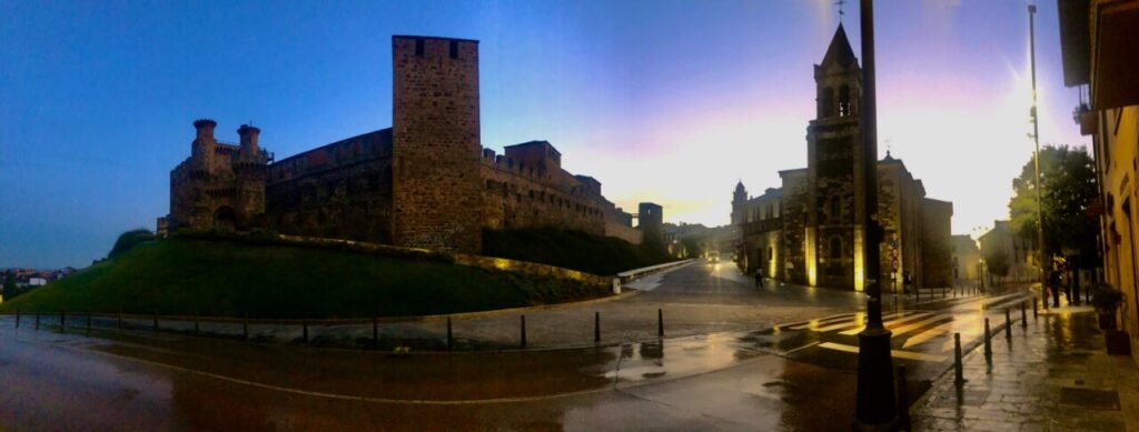 산티아고 순례길 치안 폰레라다 성 새벽 모습